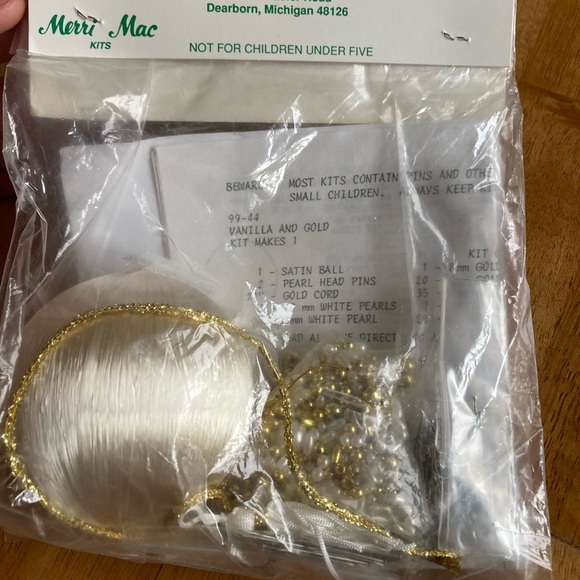 Vintage 80’s Christmas tree ornament kit - Picture 4 of 4